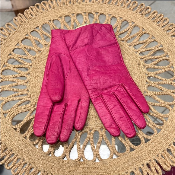 Fownes Brothers Accessories - Fownes Chic Fuchsia Leather Gloves 💗